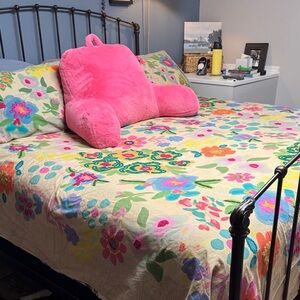 NATURAL LIFE Colorful Floral Quilt with Pink Accents